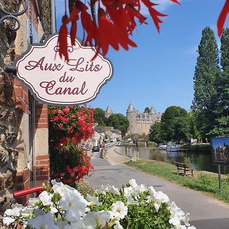 Aux Lits Du Canal Acomodação com café da manhã Josselin Exterior foto