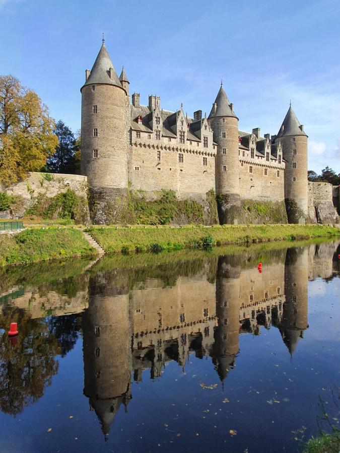 Aux Lits Du Canal Acomodação com café da manhã Josselin Exterior foto