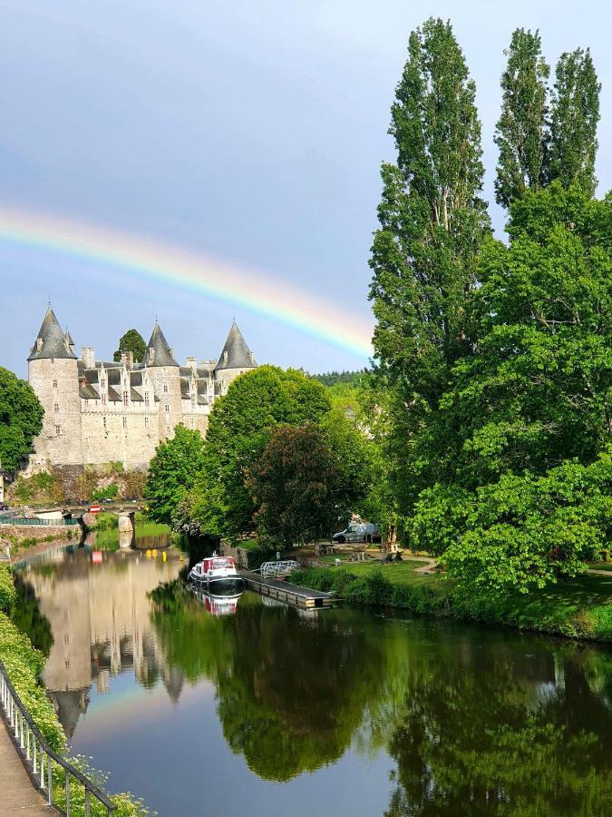 Aux Lits Du Canal Acomodação com café da manhã Josselin Exterior foto