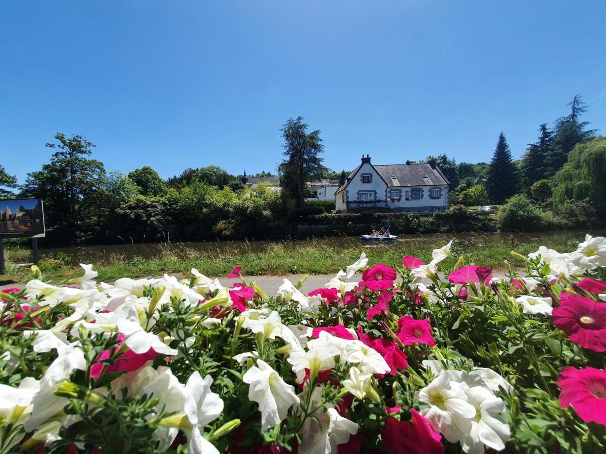 Aux Lits Du Canal Acomodação com café da manhã Josselin Exterior foto