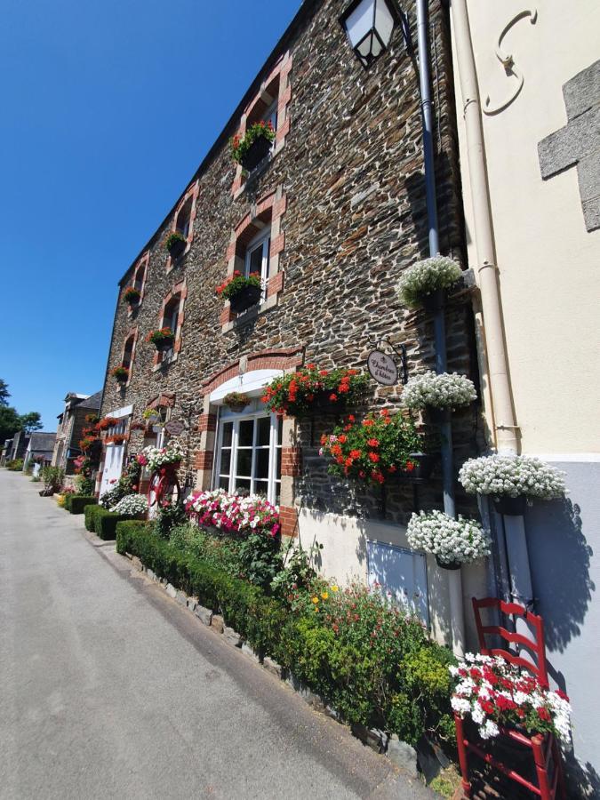 Aux Lits Du Canal Acomodação com café da manhã Josselin Exterior foto