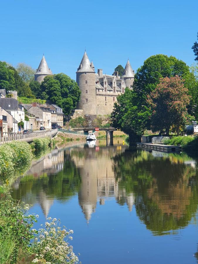 Aux Lits Du Canal Acomodação com café da manhã Josselin Exterior foto