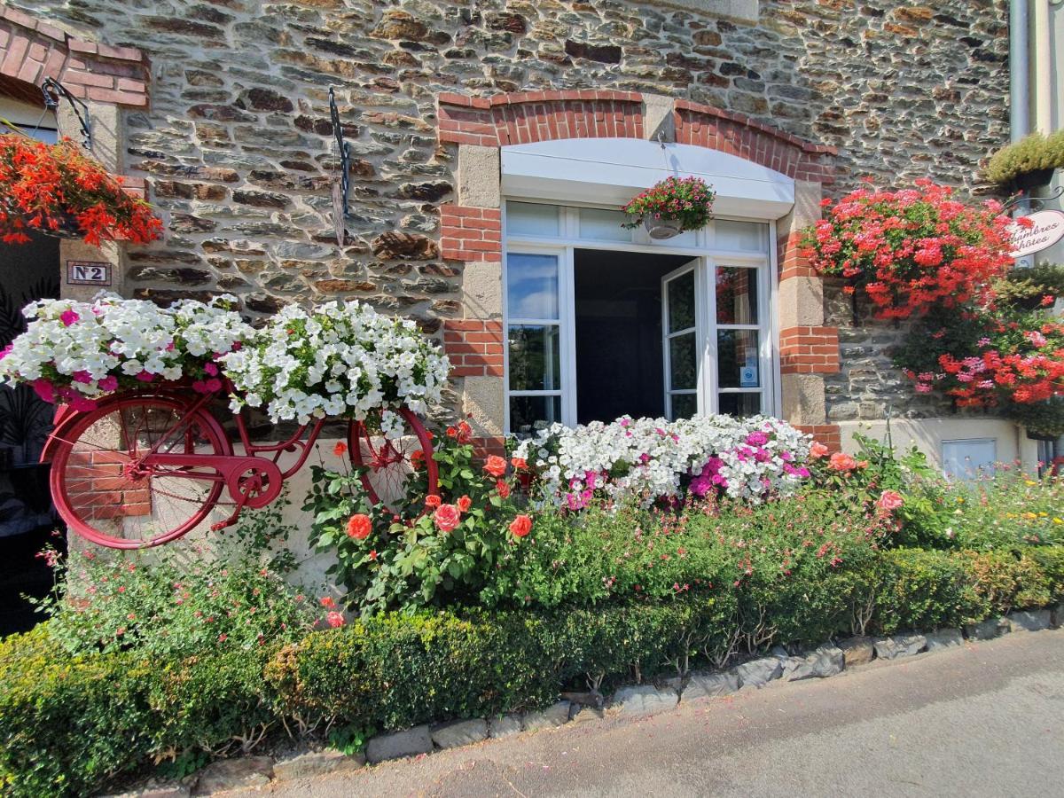 Aux Lits Du Canal Acomodação com café da manhã Josselin Exterior foto